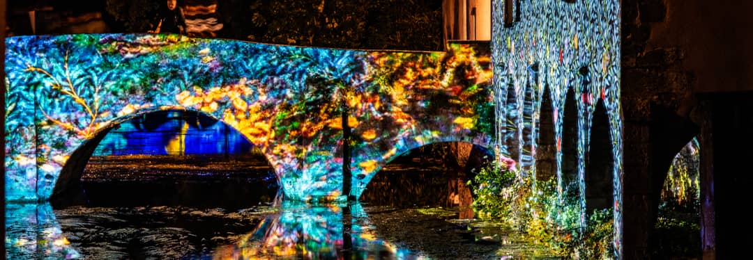 Spectacle Chartres en Lumieres, illumination nocturne de la cathedrale et des monuments