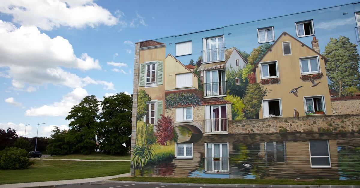 Fresques en trompe-l'oeil du quartier Bel Air a Chartres representant les paysages de la Beauce